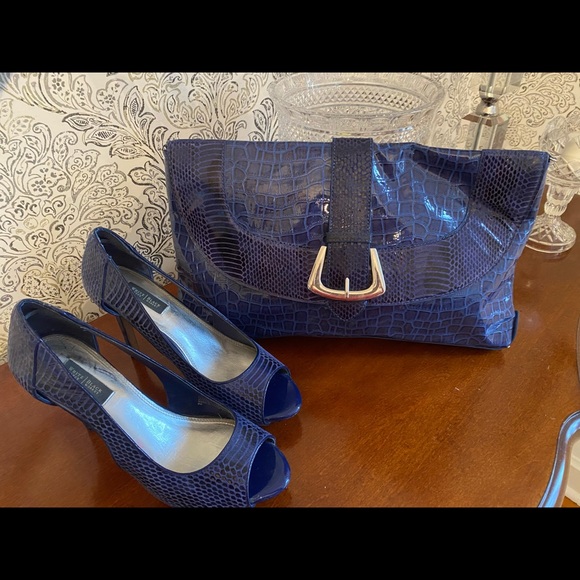 White House Black Market Heels - Picture 5 of 6